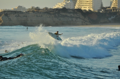 Surf Algarve (Tiago J. G. Fernandes)  [flickr.com]  CC BY 
Infos zur Lizenz unter 'Bildquellennachweis'