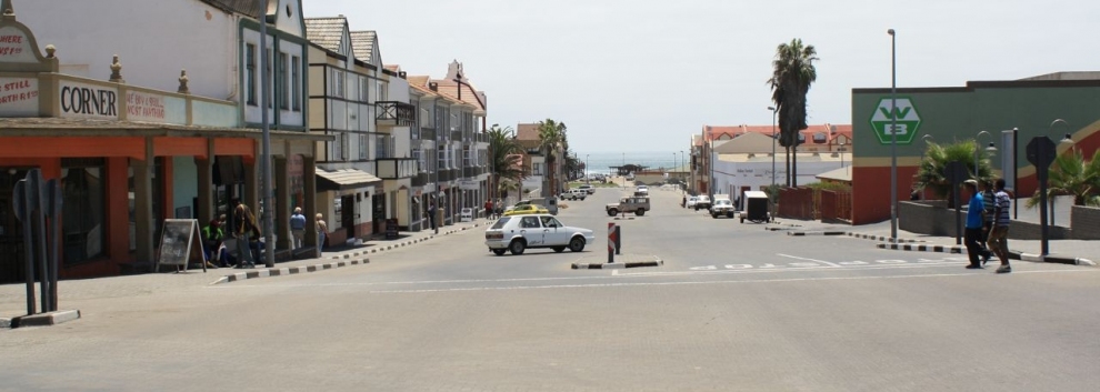 Swakopmund (Jean & Nathalie)  [flickr.com]  CC BY 
Infos zur Lizenz unter 'Bildquellennachweis'