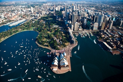 Sydney Opera house celebrating Jessica Watson (Pavel)  [flickr.com]  CC BY 
Infos zur Lizenz unter 'Bildquellennachweis'