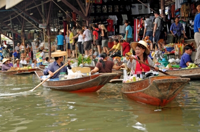 Thailand-3570B - Money flows like water.. (Dennis Jarvis)  [flickr.com]  CC BY-SA 
Infos zur Lizenz unter 'Bildquellennachweis'