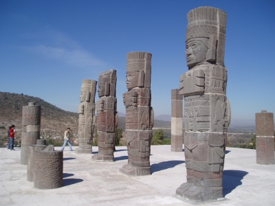 The "Atlantes" at Tula (Steve Cadman)  [flickr.com]  CC BY-SA 
Infos zur Lizenz unter 'Bildquellennachweis'