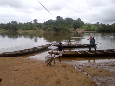The border between Guinea and Liberia (CDC Global)  [flickr.com]  CC BY 
Infos zur Lizenz unter 'Bildquellennachweis'
