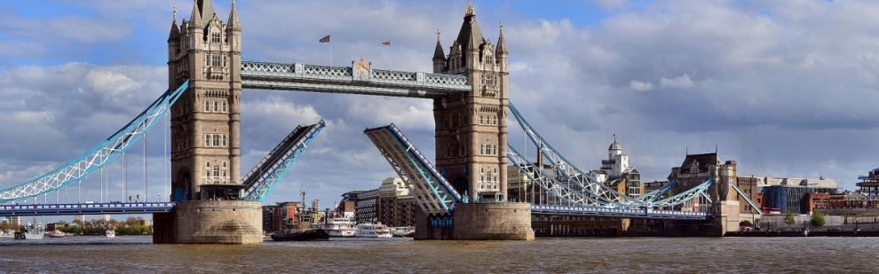 The London Skyline 5. Tower Bridge. Panorama. Nikon D3100.DSC_0625-0629. (Robert Pittman)  [flickr.com]  CC BY-ND 
Infos zur Lizenz unter 'Bildquellennachweis'