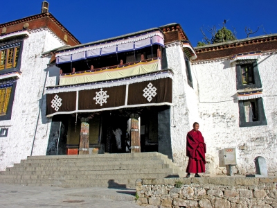 Tibet-5577 - Secret Mantra Palace (Dennis Jarvis)  [flickr.com]  CC BY-SA 
Infos zur Lizenz unter 'Bildquellennachweis'
