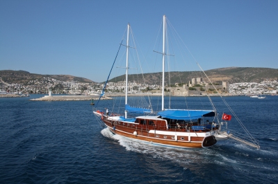 Turkish tourist boat (Martijn van den Bemt)  [flickr.com]  CC BY-ND 
Infos zur Lizenz unter 'Bildquellennachweis'