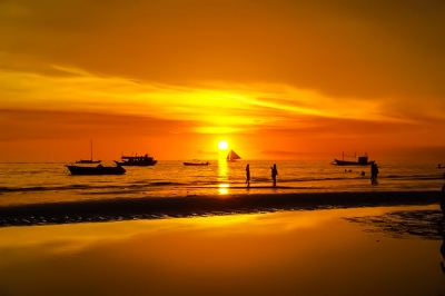 Unique sunset in Boracay, Philippines! (Trip & Travel Blog)  [flickr.com]  CC BY 
Infos zur Lizenz unter 'Bildquellennachweis'