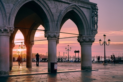 Venice Sunrise (Pedro Szekely)  [flickr.com]  CC BY-SA 
Infos zur Lizenz unter 'Bildquellennachweis'