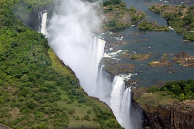 Victoria Falls (Pius Mahimbi)  [flickr.com]  CC BY-SA 
Infos zur Lizenz unter 'Bildquellennachweis'